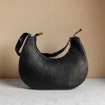 کیف دوشی مدل قایقی زنانه رنگ مشکی جنس چرم مصنوعی با طراحی هلالی