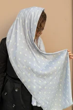 شال نخی ساده زنانه رنگ آبی کمرنگ با ایستایی و قواره بزرگ