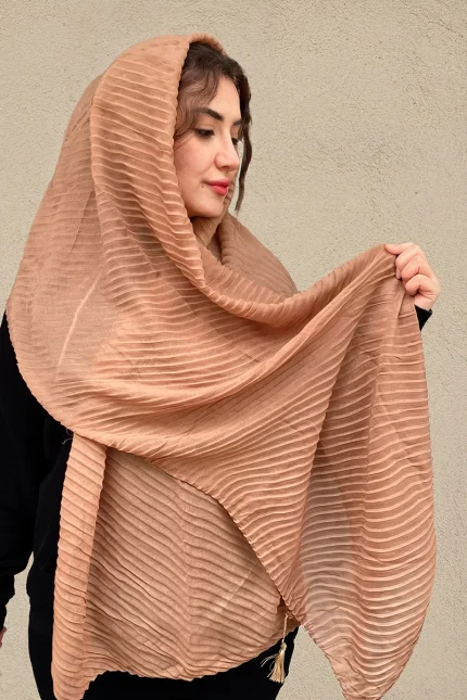 شال نخی پلیسه طیف قهوه‌ای و آجری