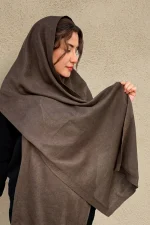 شال بافتنی زنانه رنگ قهوه‌ای شکلاتی