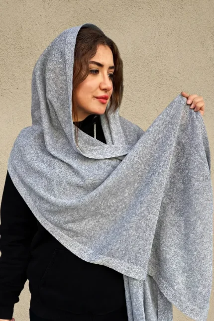 شال بافتنی رنگ طوسی ملانژ زنانه