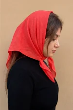 بیبی اسکارف نخی ساده رنگ قرمز مات مناسب استفاده روزمره
