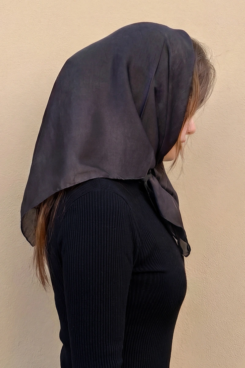 مینی اسکارف مشکی ساتن خرید مینی اسکارف مشکی ساده ساتن ابریشم با ایستایی زیبا