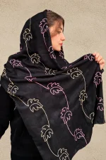 شال نخی مشکی با گلدوزی صورتی و کرم شیک
