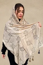 شال کرم با گلدوزی مشکی طرح برگ پهن