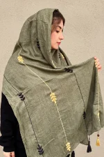 شال رنگ سبز زیتونی با گلدوزی مشکی و خردلی
