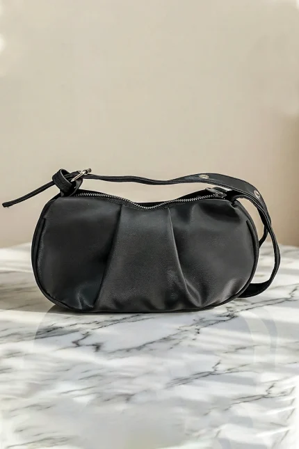 کیف دوشی پارچه‌ای زنانه مشکی مدل چین‌دار