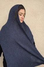 شال گردن و شال بافت رنگ سرمه ای تیره