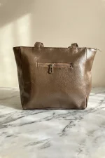 کیف دوشی طرح چنل با جیب مخفی در پشت به رنگ قهوه ای