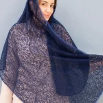 شال توری گیپور سورمه‌ای مدل رویال با بافت ظریف و نیمه‌شفاف مناسب استایل مجلسی زنانه
